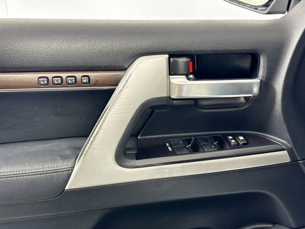 Used 2016 Toyota Land Cruiser AWD/4WD image 23