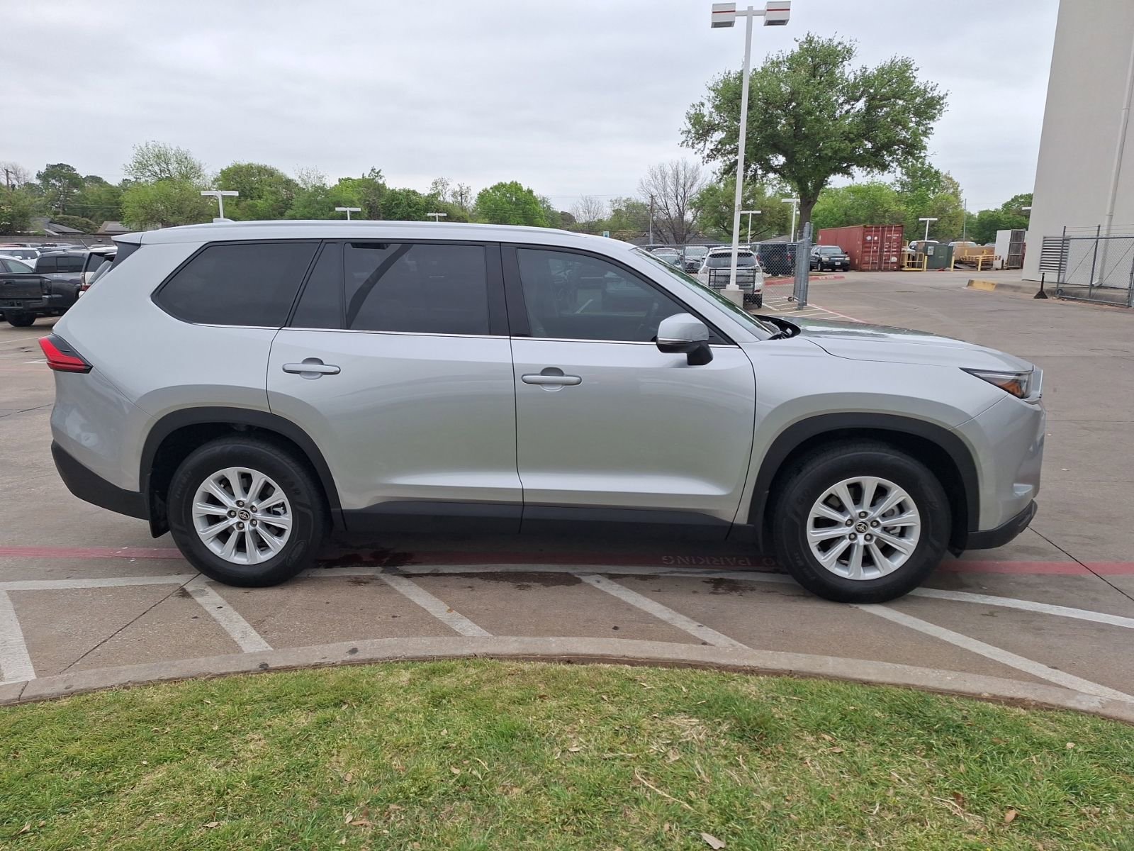 Used 2024 Toyota Grand Highlander XLE image 7