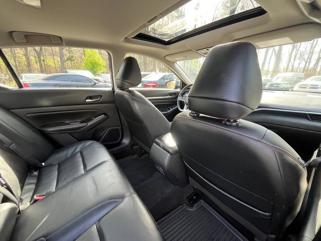 Used 2024 Nissan Altima 2.5 SR w/ SR Premium Package FWD image 32