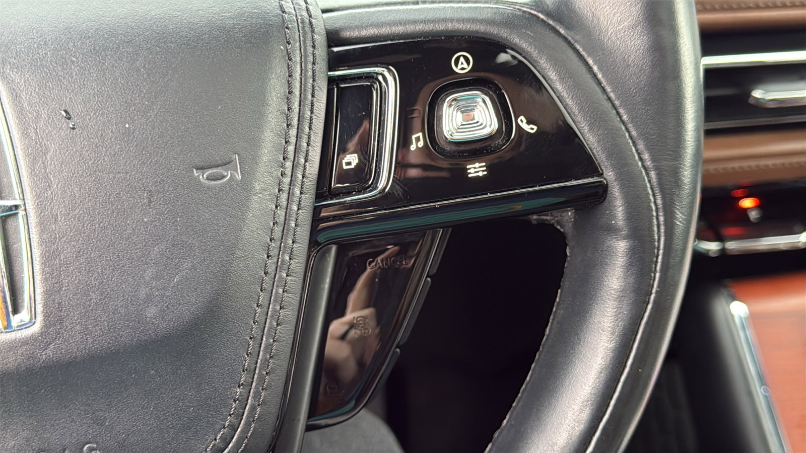 Used 2020 Lincoln Aviator Reserve w/ Equipment Group 201A image 16