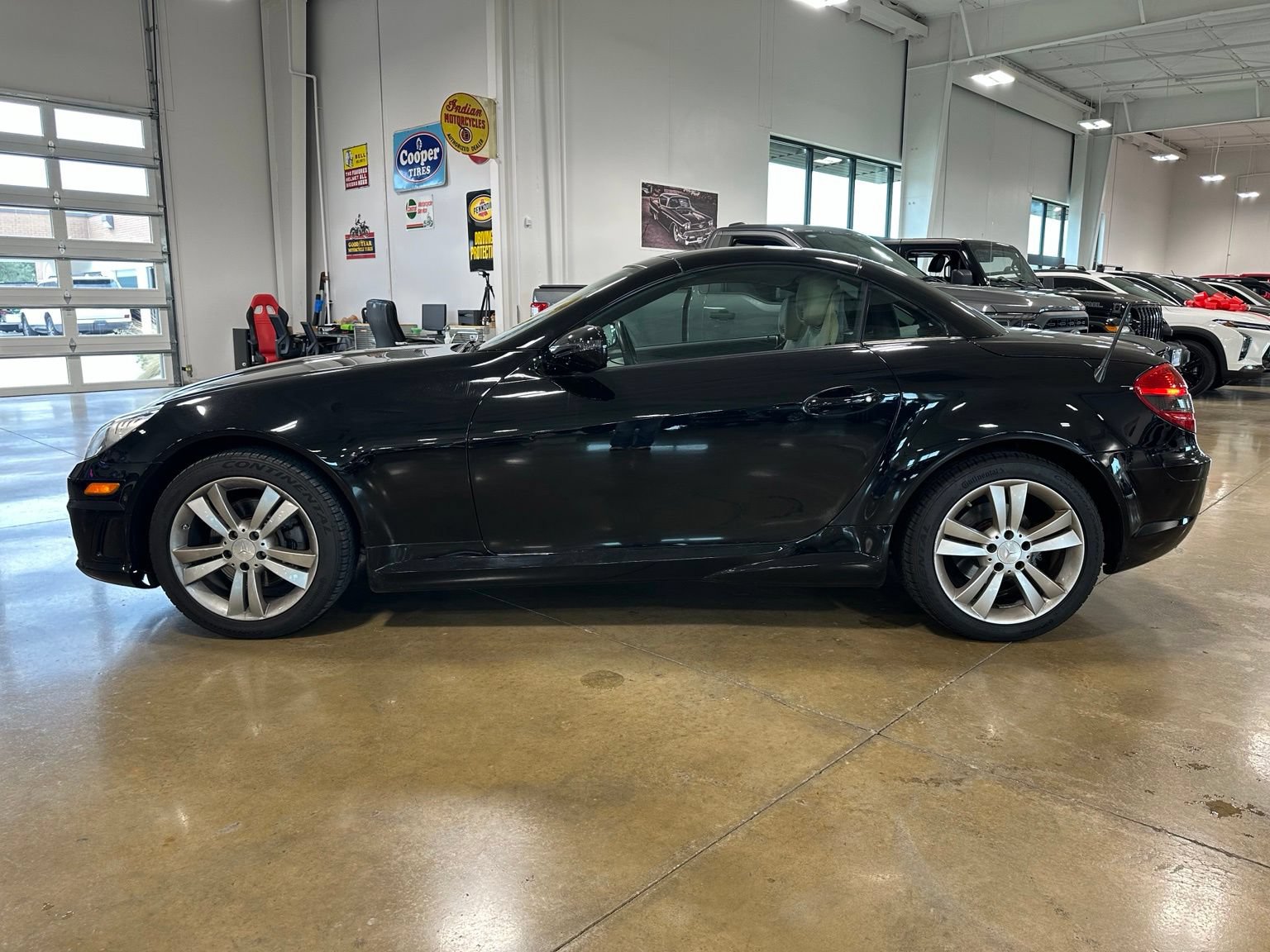 Used 2011 Mercedes-Benz SLK 300 image 5