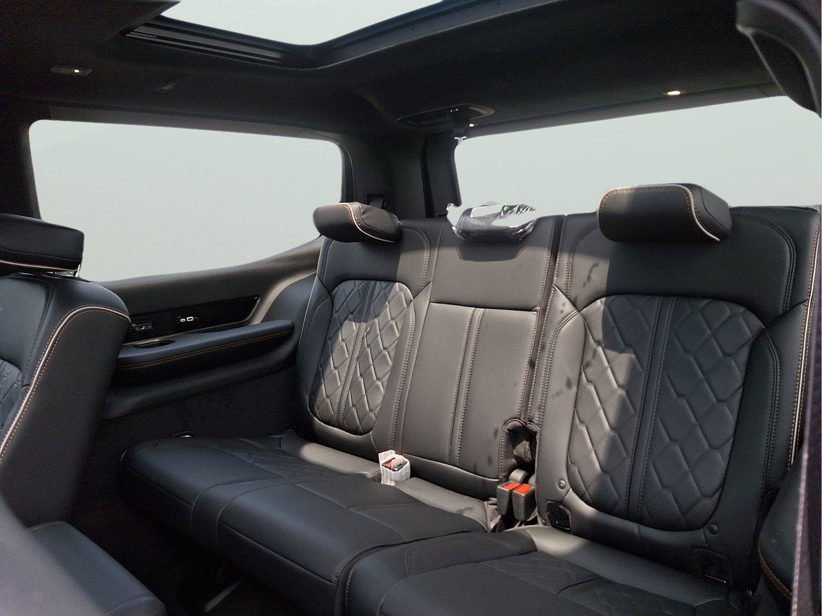 New 2026 Jeep Grand Wagoneer Summit AWD/4WD image 6