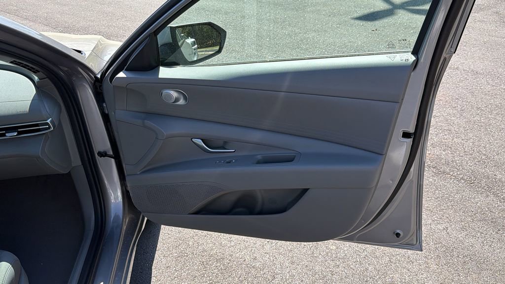 New 2026 Hyundai Elantra SE FWD image 15