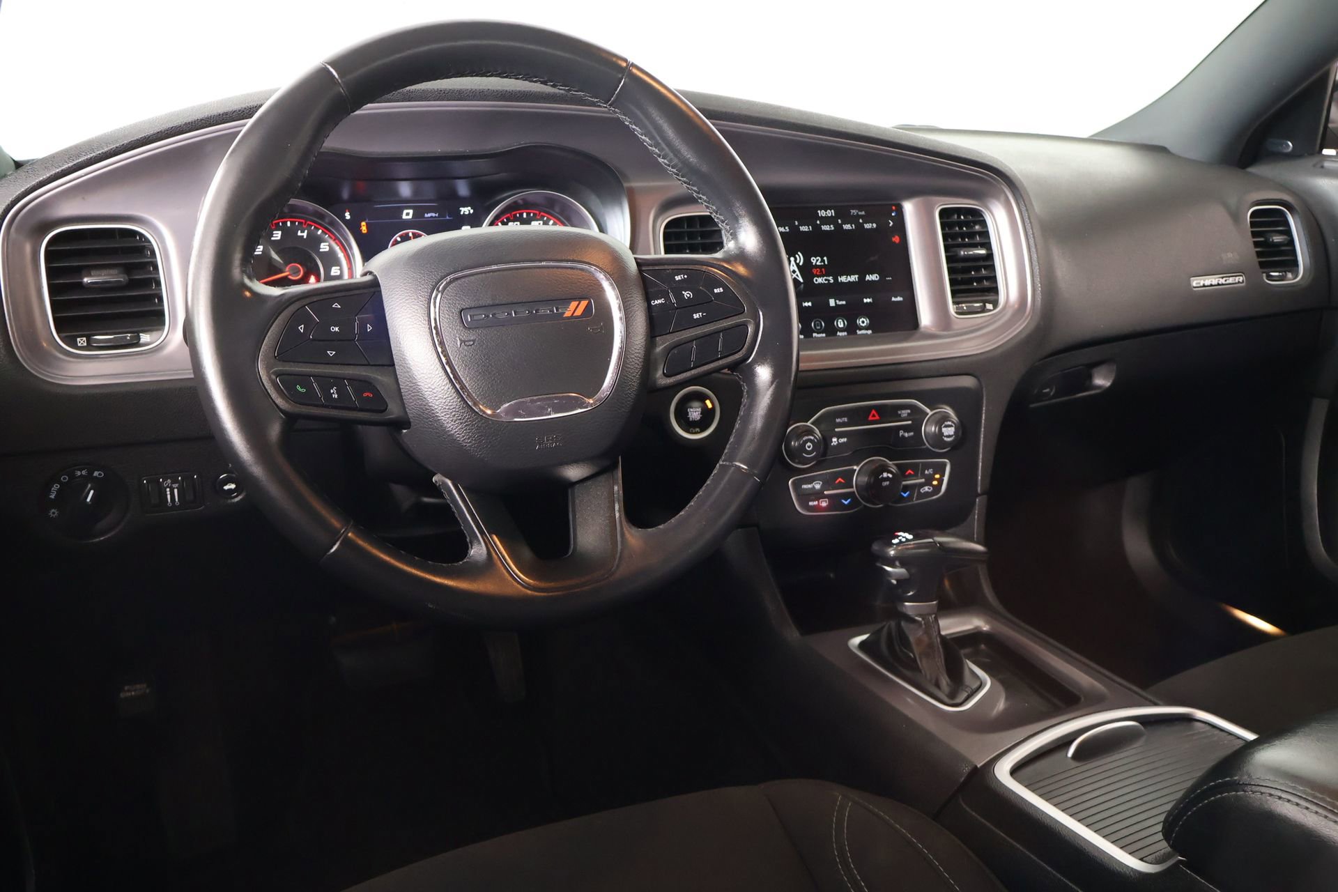 Used 2023 Dodge Charger SXT RWD image 2
