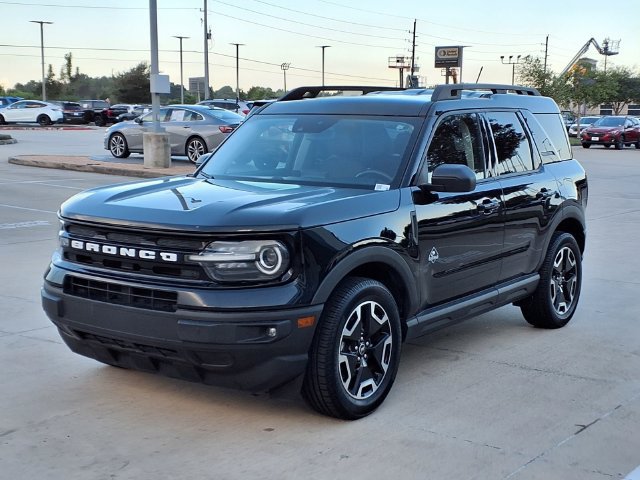 Used 2023 Ford Bronco Sport Outer Banks w/ Tech Package AWD/4WD image 3