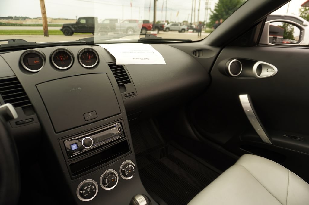 Used 2004 Nissan 350Z Enthusiast RWD image 21