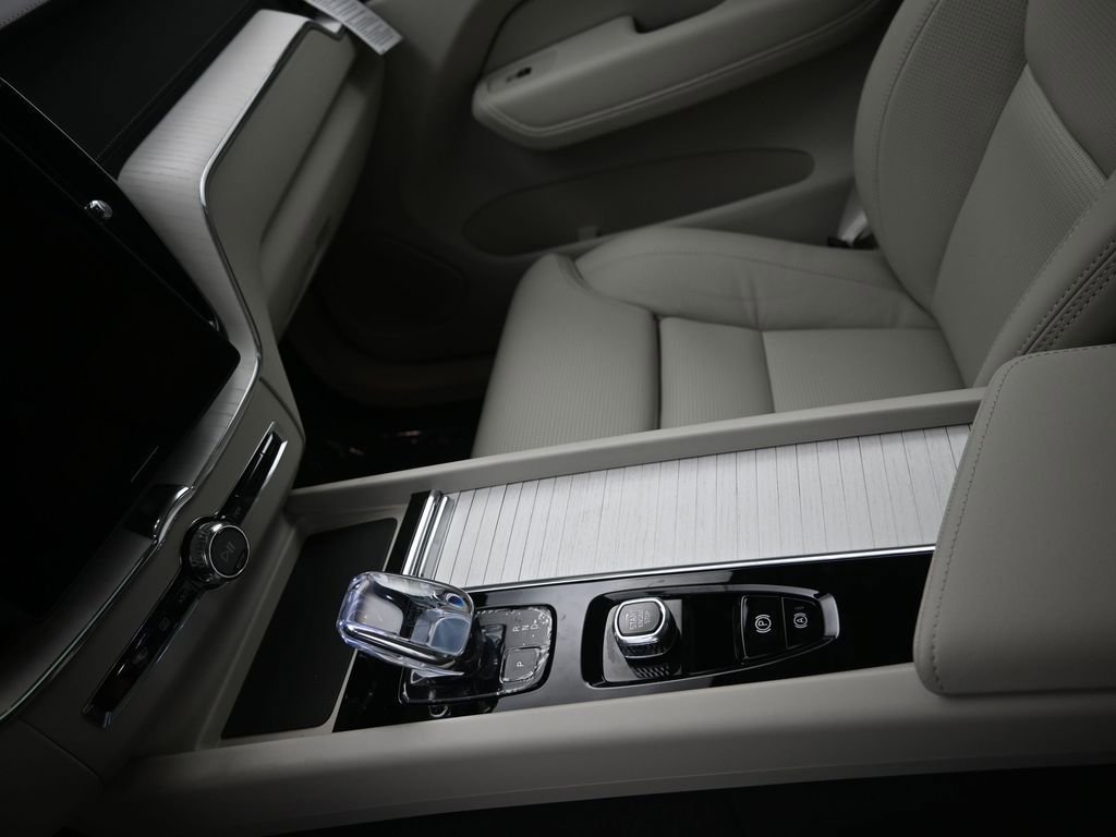 New 2026 Volvo XC60 T8 Ultra image 16