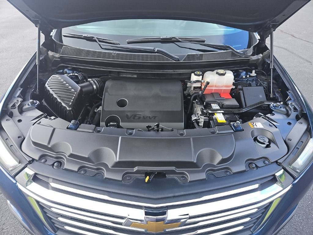 Used 2023 Chevrolet Traverse LT AWD/4WD image 2