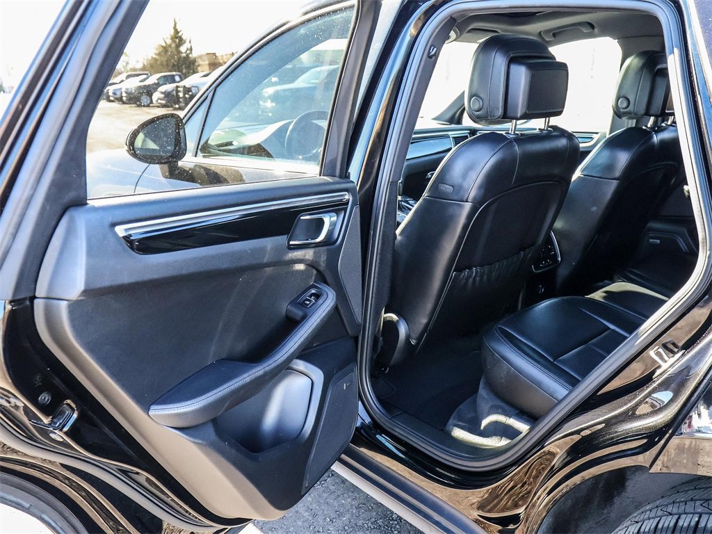 Used 2018 Porsche Macan Base image 25