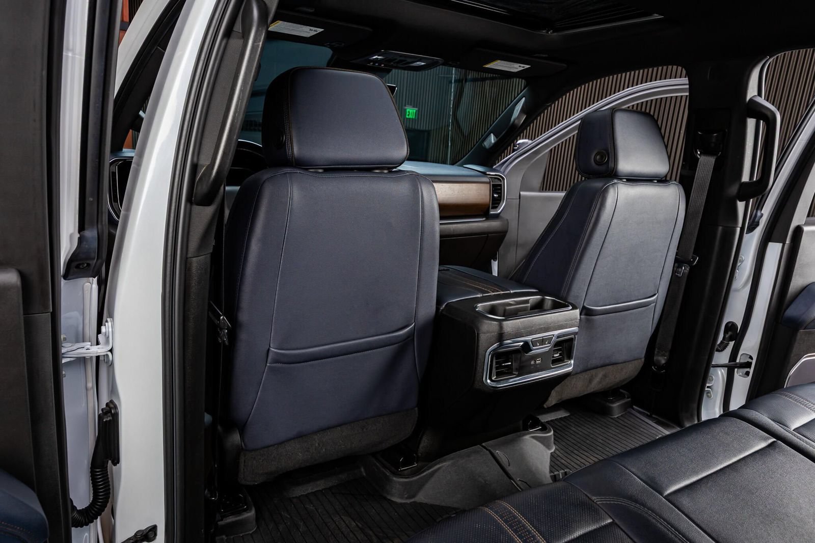 Used 2024 Chevrolet Silverado 2500 High Country w/ High Country Premium Package AWD/4WD image 35