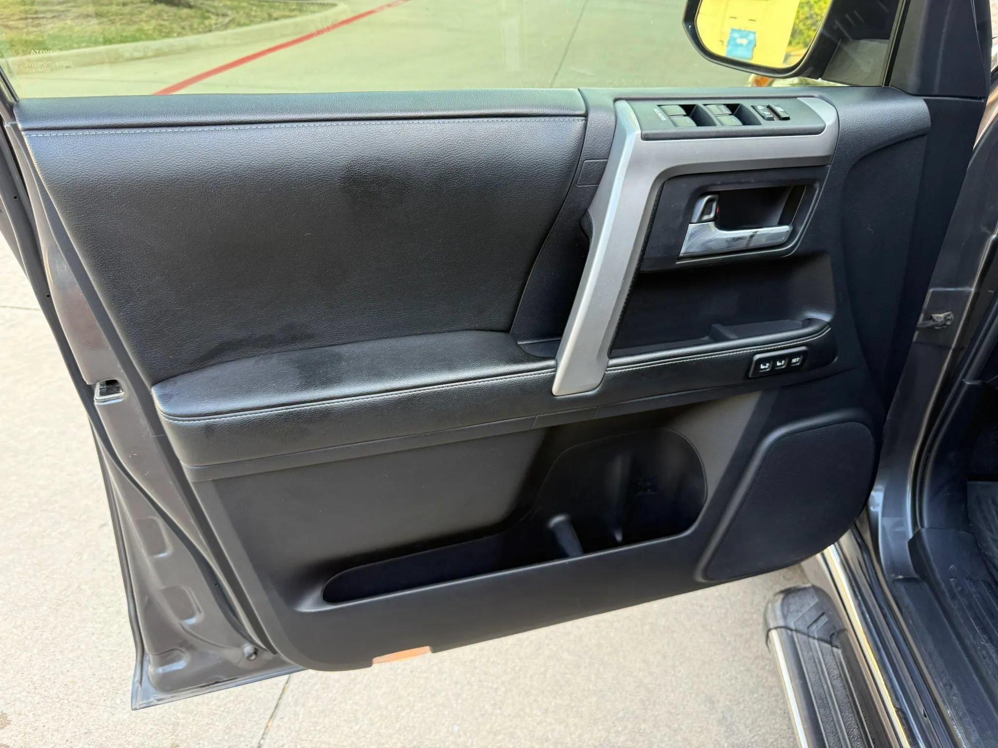 Used 2014 Toyota 4Runner Limited AWD/4WD image 10