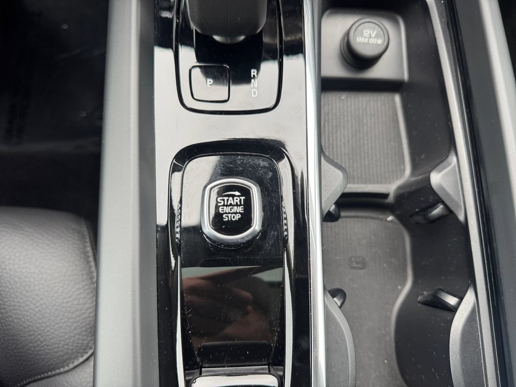 Certified 2024 Volvo XC60 B5 Plus w/ Protection Package Premier AWD/4WD image 18