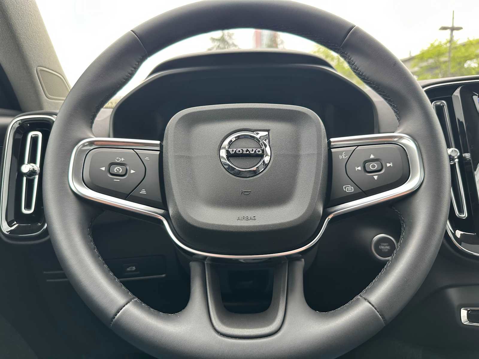 Used 2025 Volvo XC40 B5 Core w/ Protection Package Premier AWD/4WD image 24