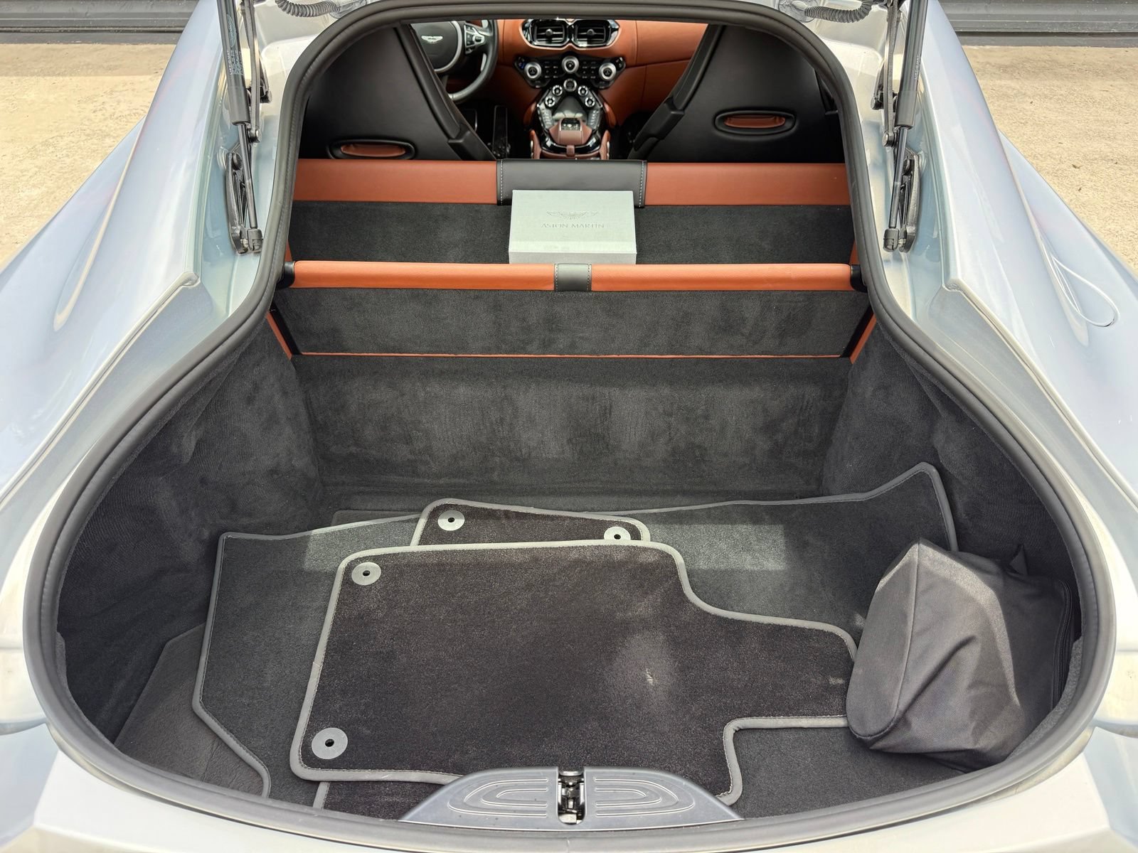 Used 2020 Aston Martin V8 Vantage Coupe RWD image 25