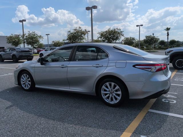 Used 2018 Toyota Camry LE FWD image 6