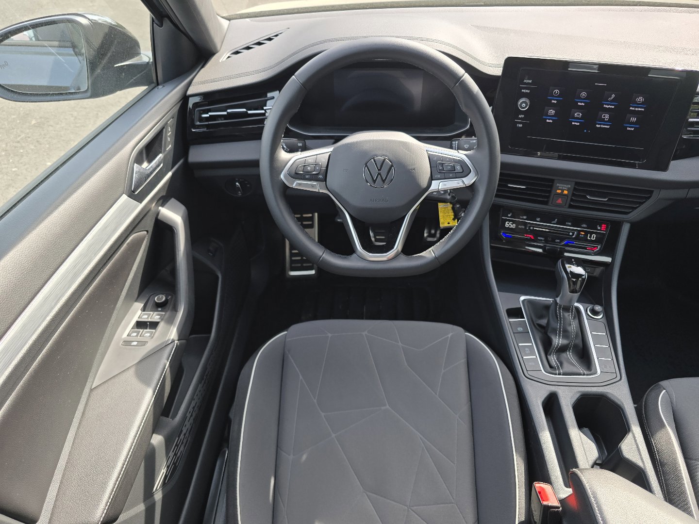 Used 2025 Volkswagen Jetta Sport image 26