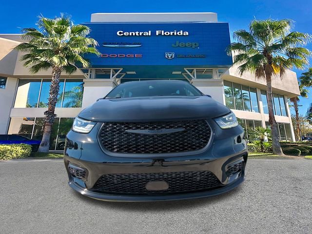 New 2026 Chrysler Pacifica Select w/ S Appearance Package image 3