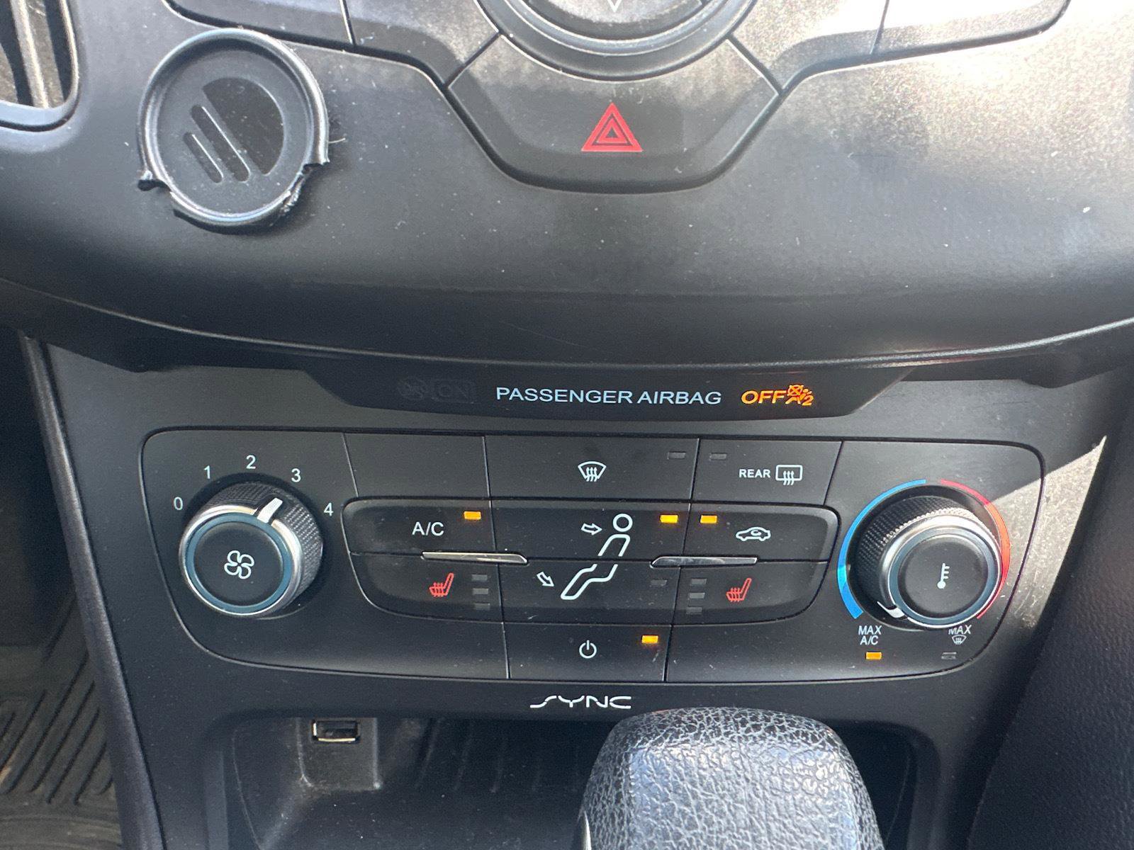 Used 2017 Ford Focus SE w/ Cold Weather Package FWD image 13
