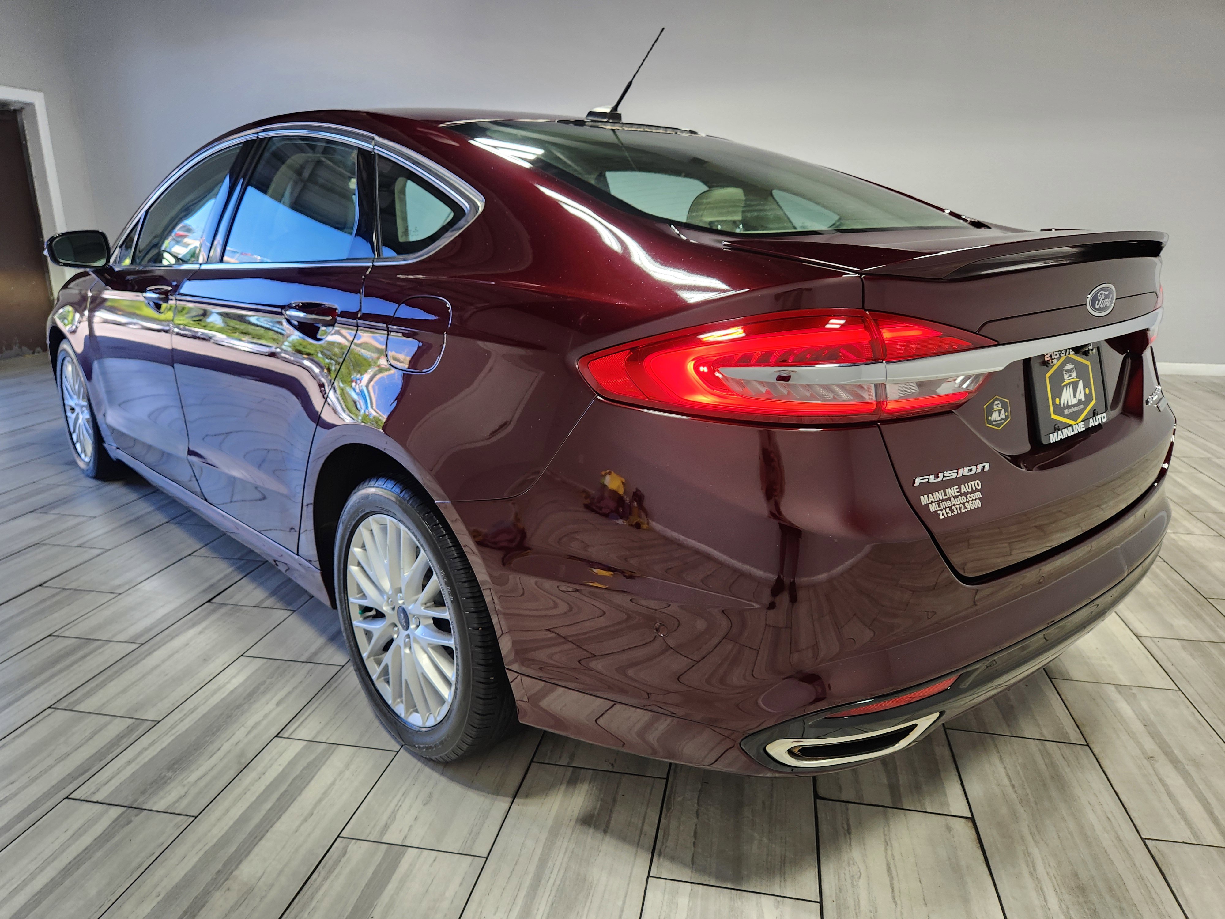 Used 2017 Ford Fusion Platinum image 3