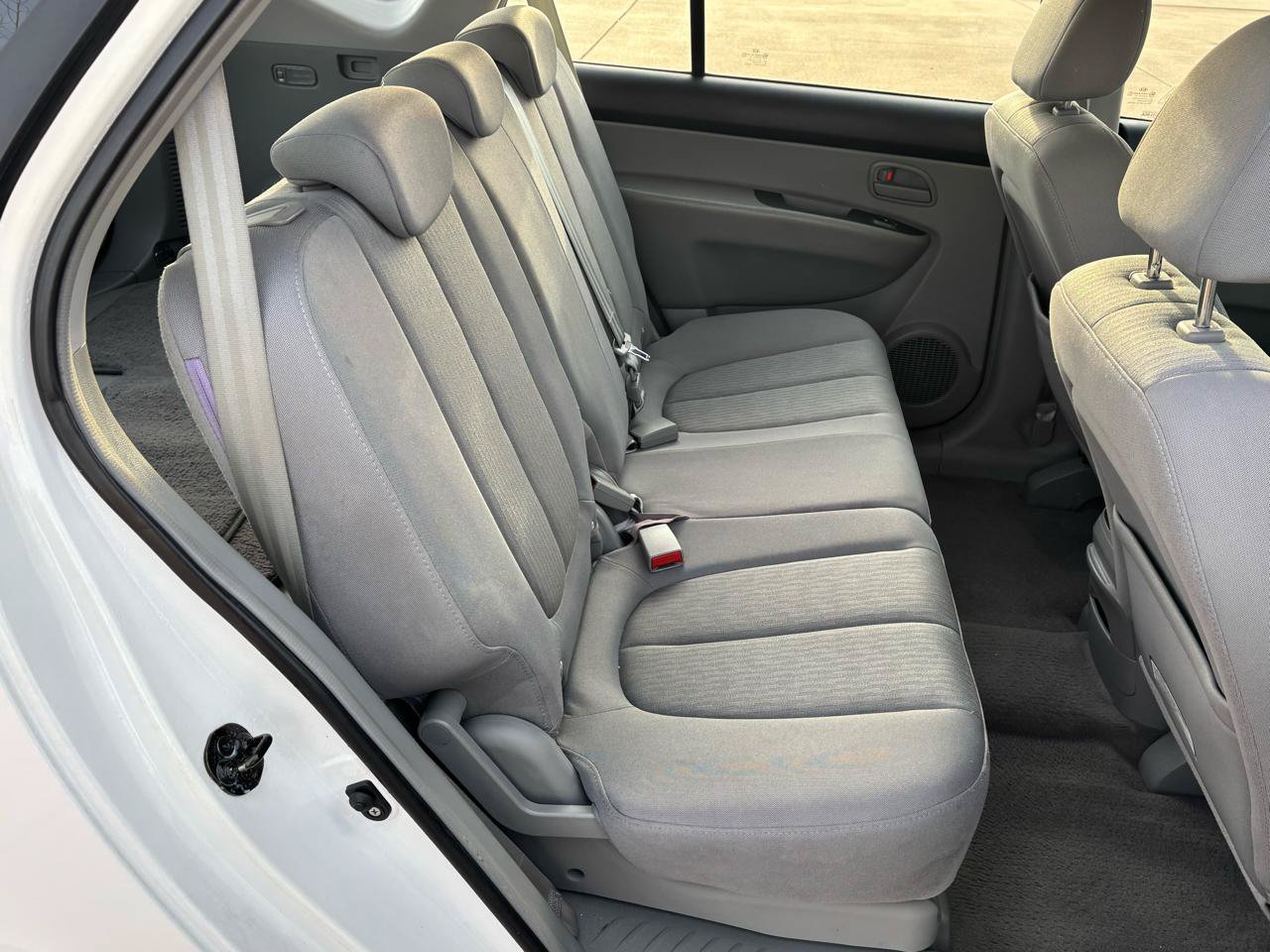 Used 2007 Kia Rondo LX FWD image 9