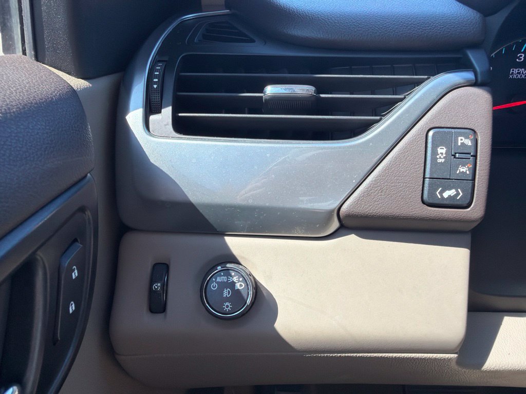 Used 2018 Chevrolet Tahoe Premier RWD image 34