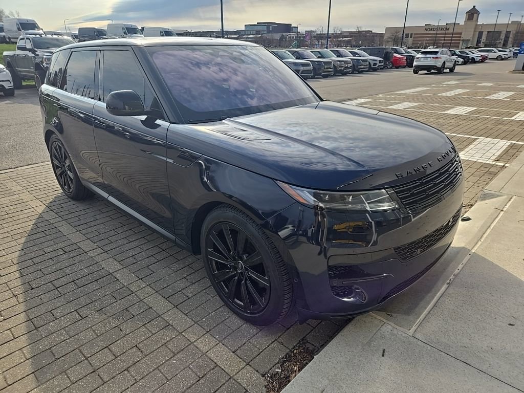 Used 2023 Land Rover Range Rover Sport SE image 3
