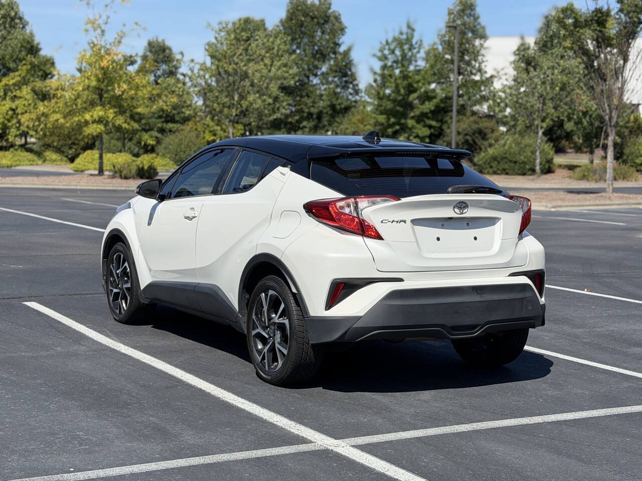 Used 2020 Toyota C-HR XLE FWD image 6