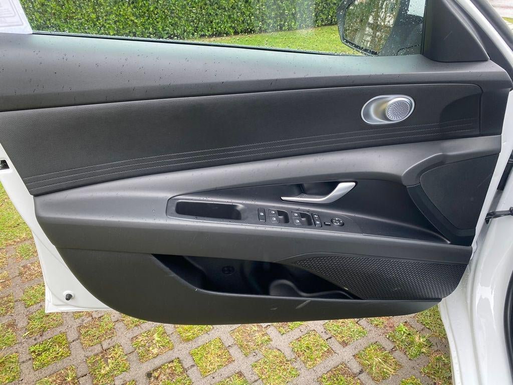 New 2026 Hyundai Elantra Hybrid FWD image 31