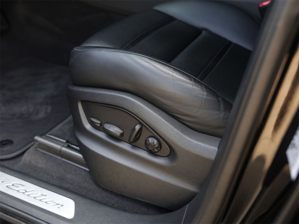 Certified 2023 Porsche Cayenne Platinum Edition image 18