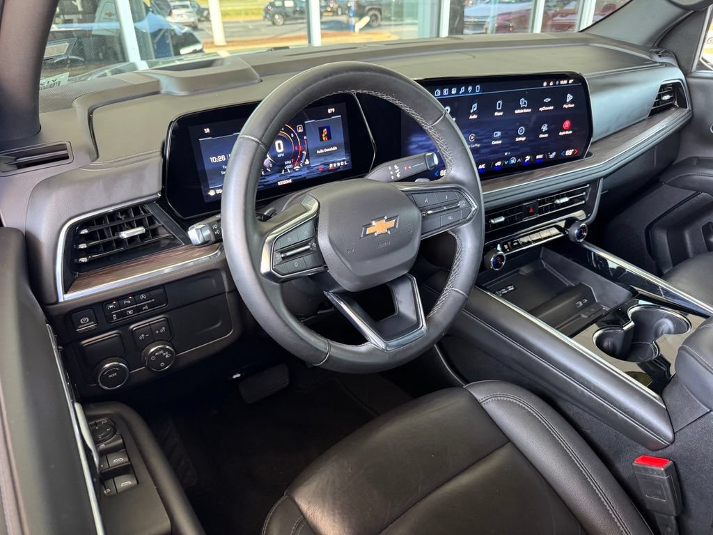 Used 2025 Chevrolet Tahoe LT RWD image 3