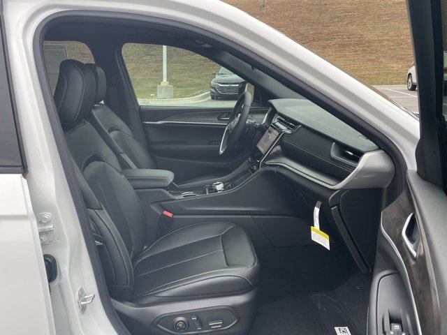 New 2025 Jeep Grand Cherokee L Limited image 28