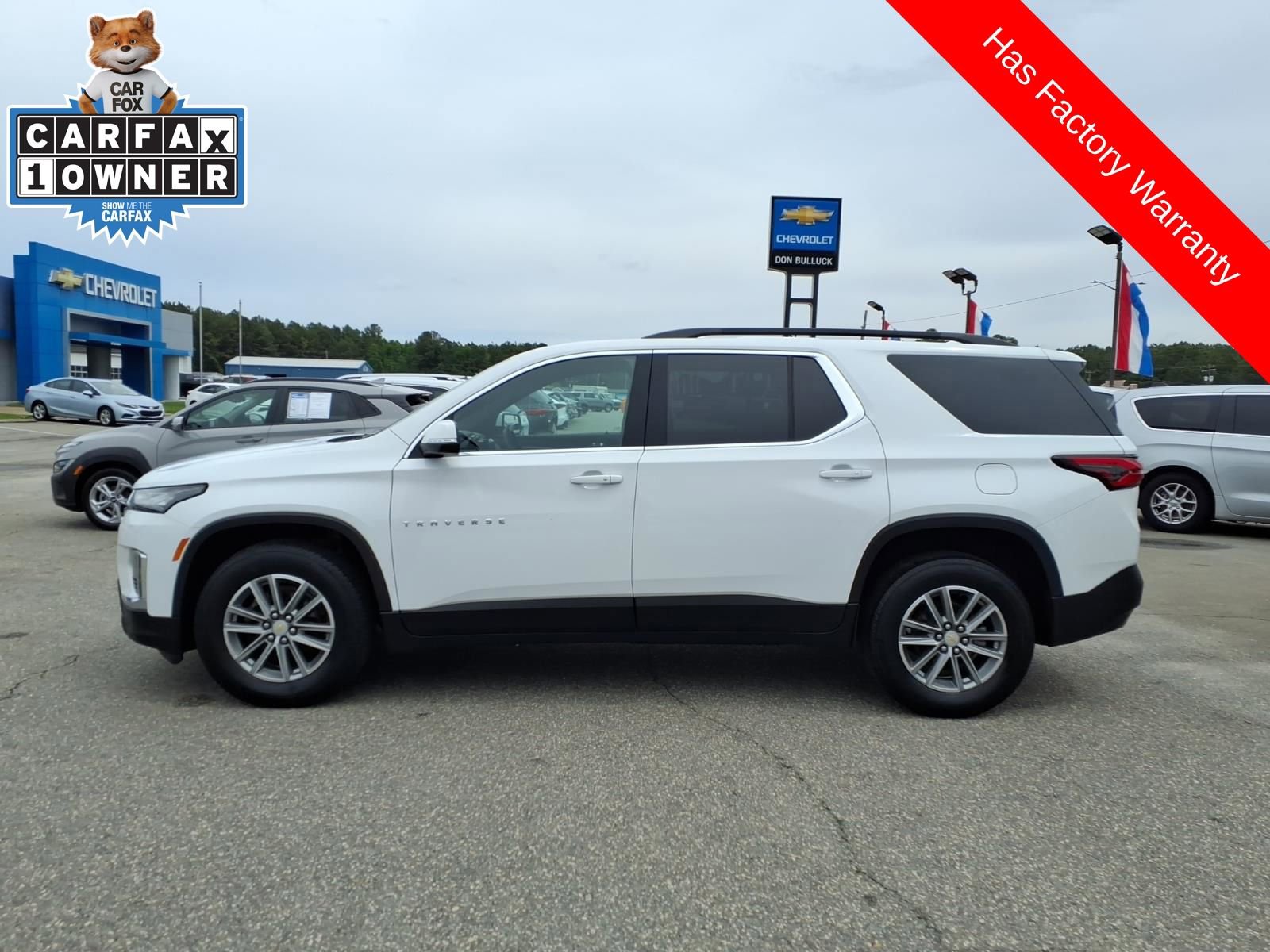 Used 2023 Chevrolet Traverse LT FWD image 2