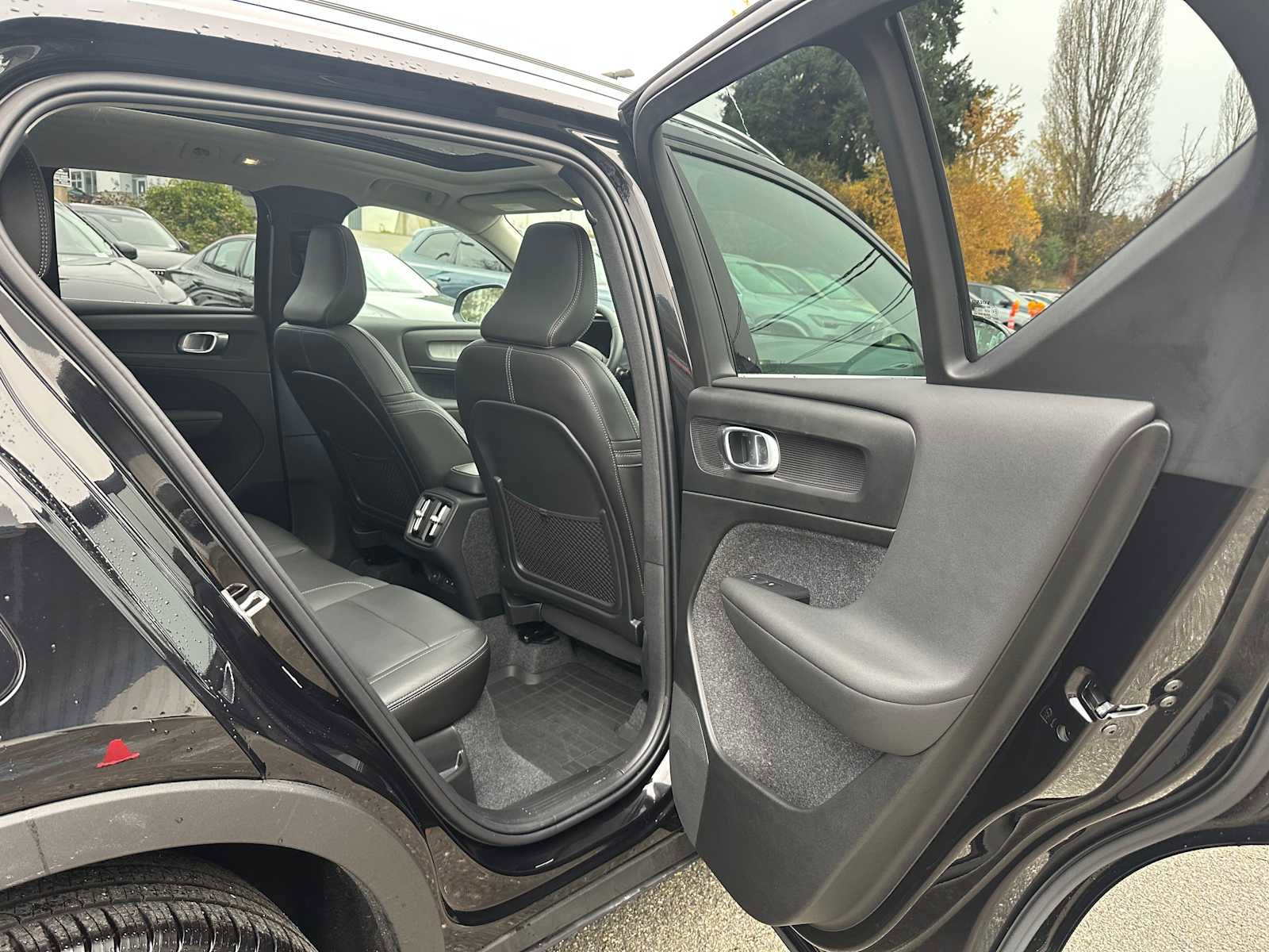 Used 2025 Volvo XC40 B5 Plus w/ Climate Package image 13