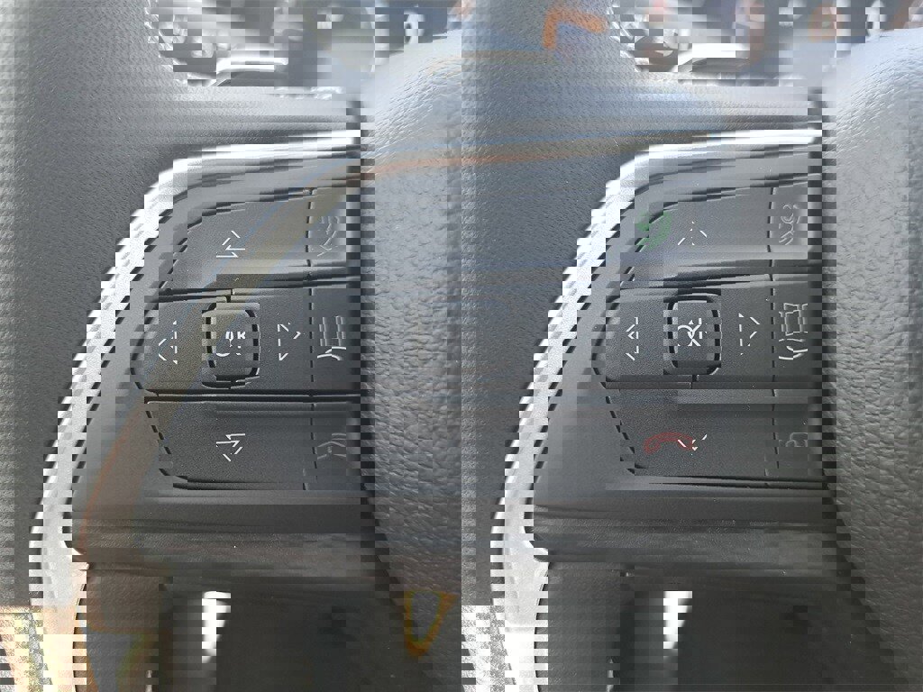 New 2025 Jeep Grand Cherokee Altitude image 17