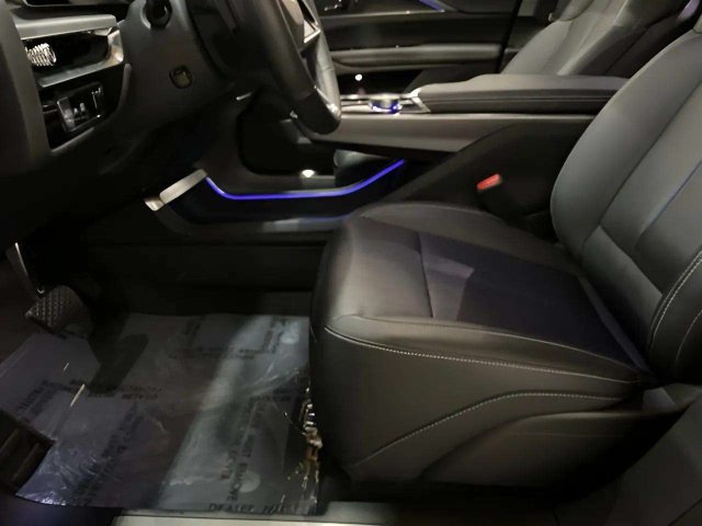 Used 2024 Cadillac Lyriq Sport RWD image 62
