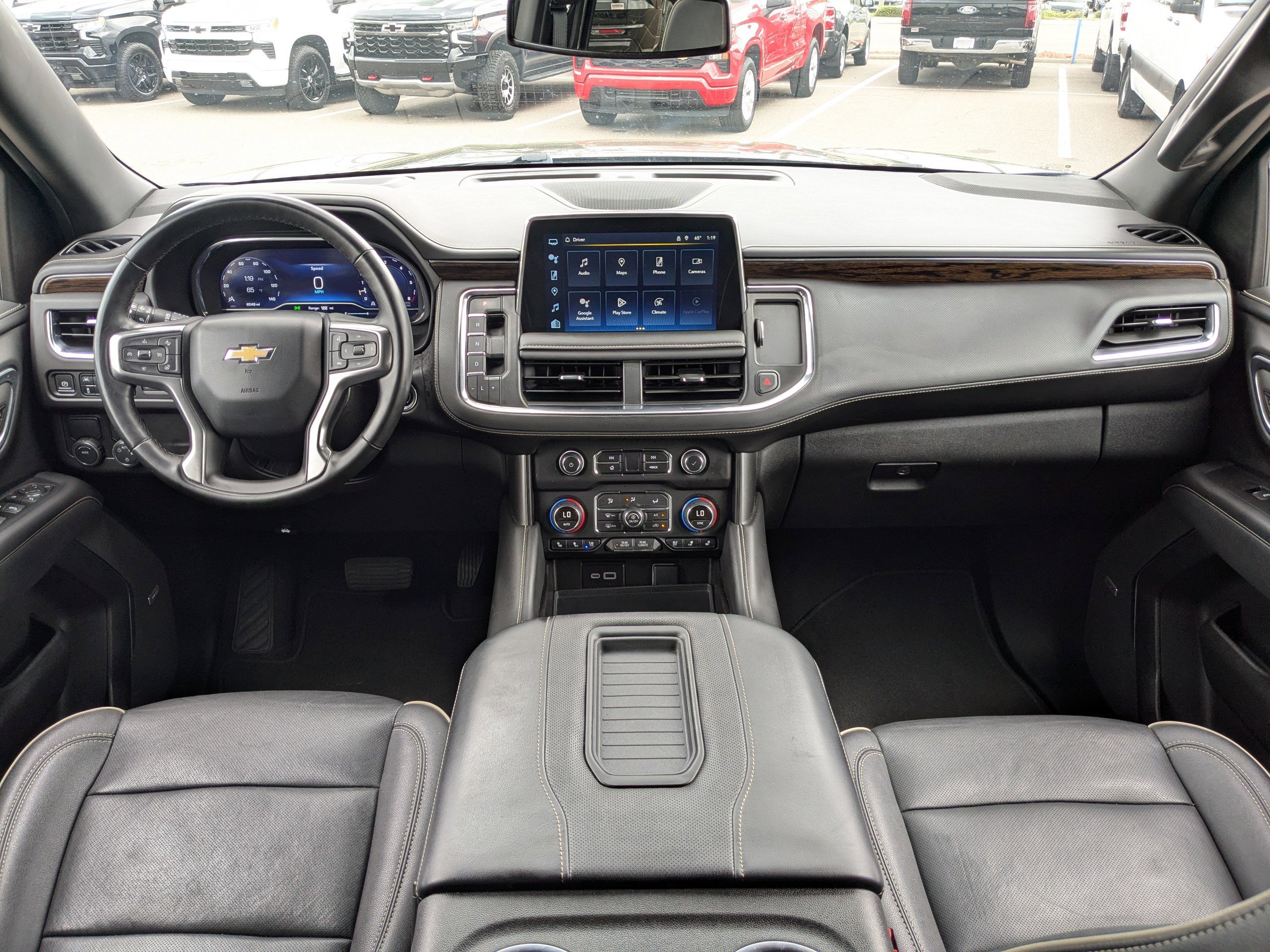 Used 2023 Chevrolet Suburban Premier image 17