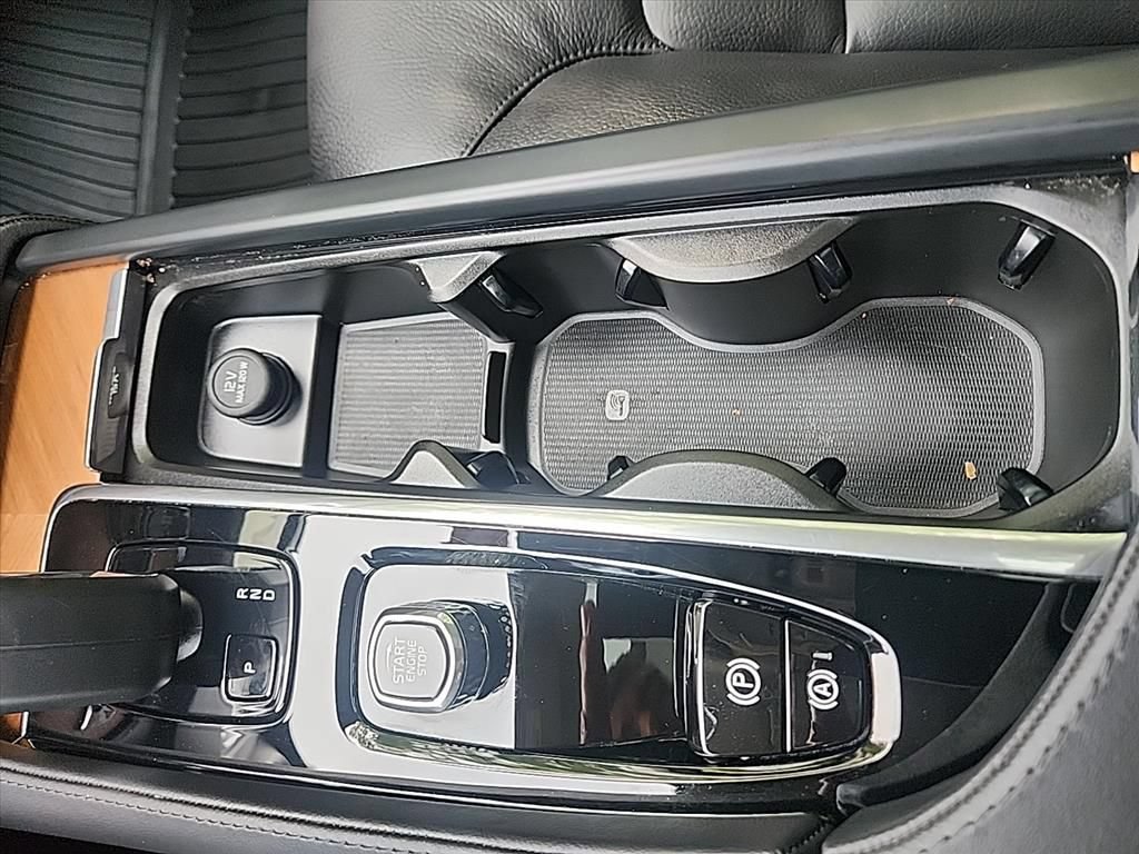 Certified 2025 Volvo XC90 T8 Core w/ Protection Package Premier AWD/4WD image 24