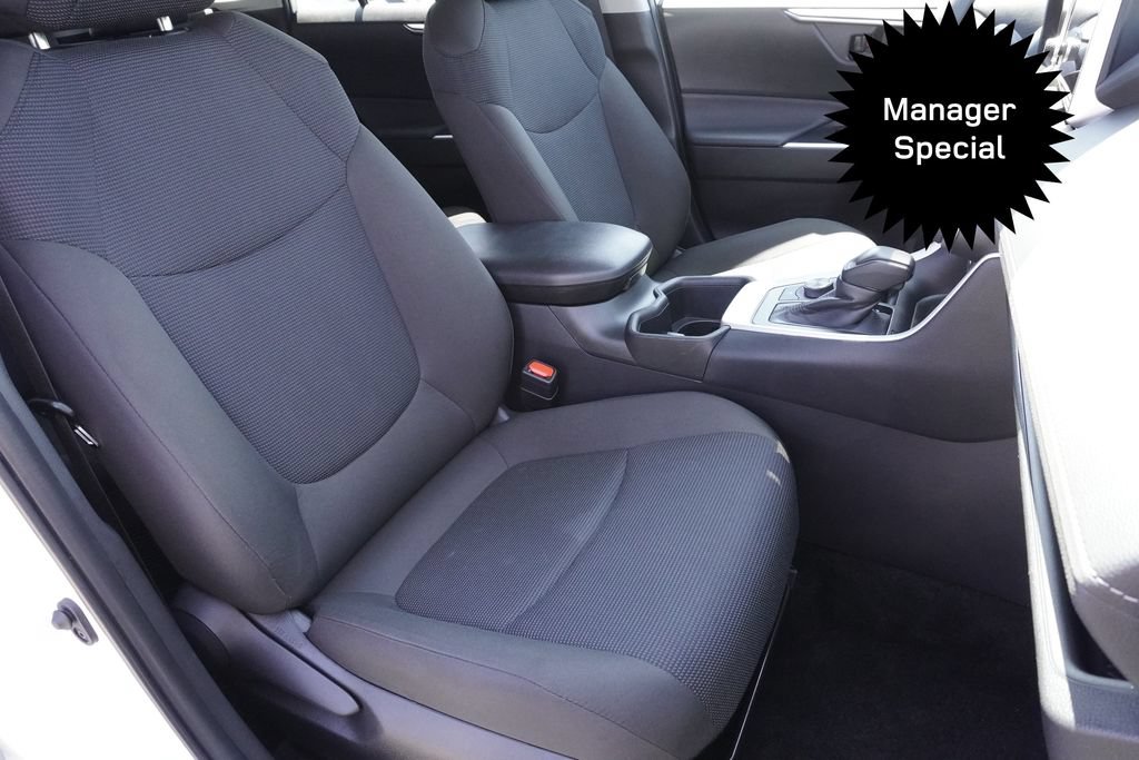Used 2025 Toyota RAV4 LE AWD/4WD image 24