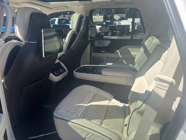 Used 2018 Lincoln Navigator Black Label w/ Cargo Package AWD/4WD image 32