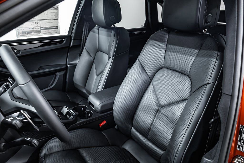 Used 2025 Porsche Macan image 5