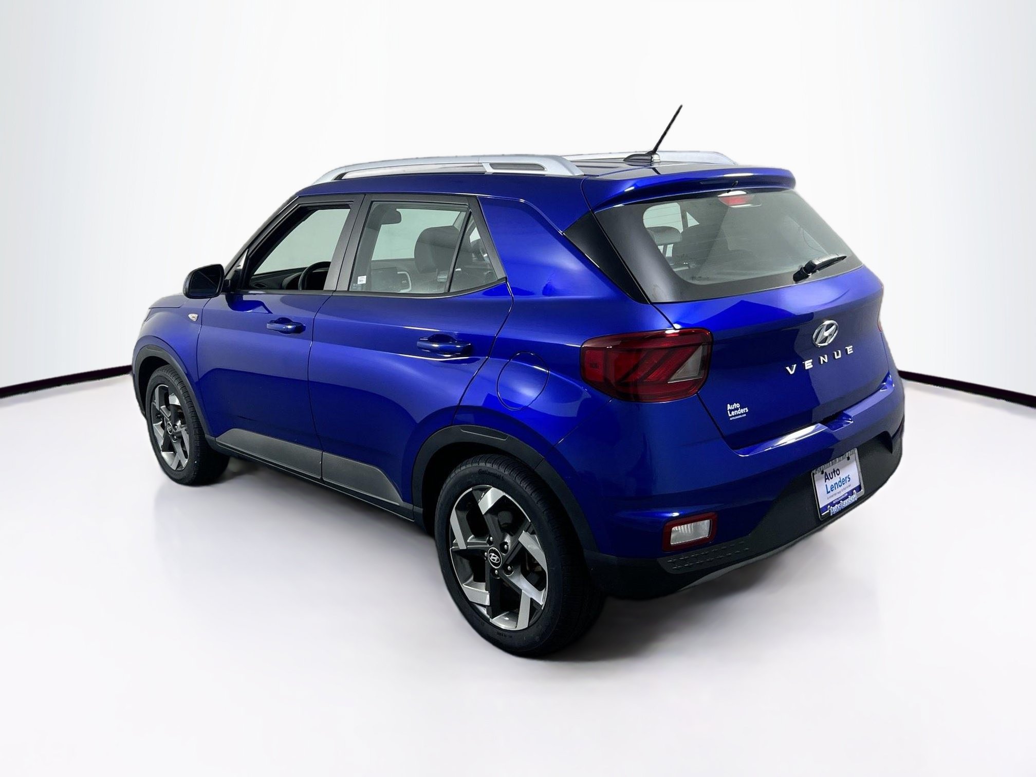 Used 2023 Hyundai Venue Limited w/ Cargo Package FWD image 7