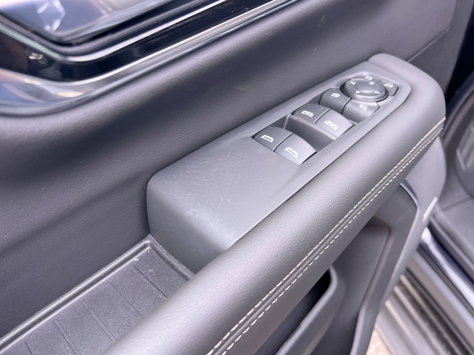 New 2026 GMC Yukon Elevation image 15