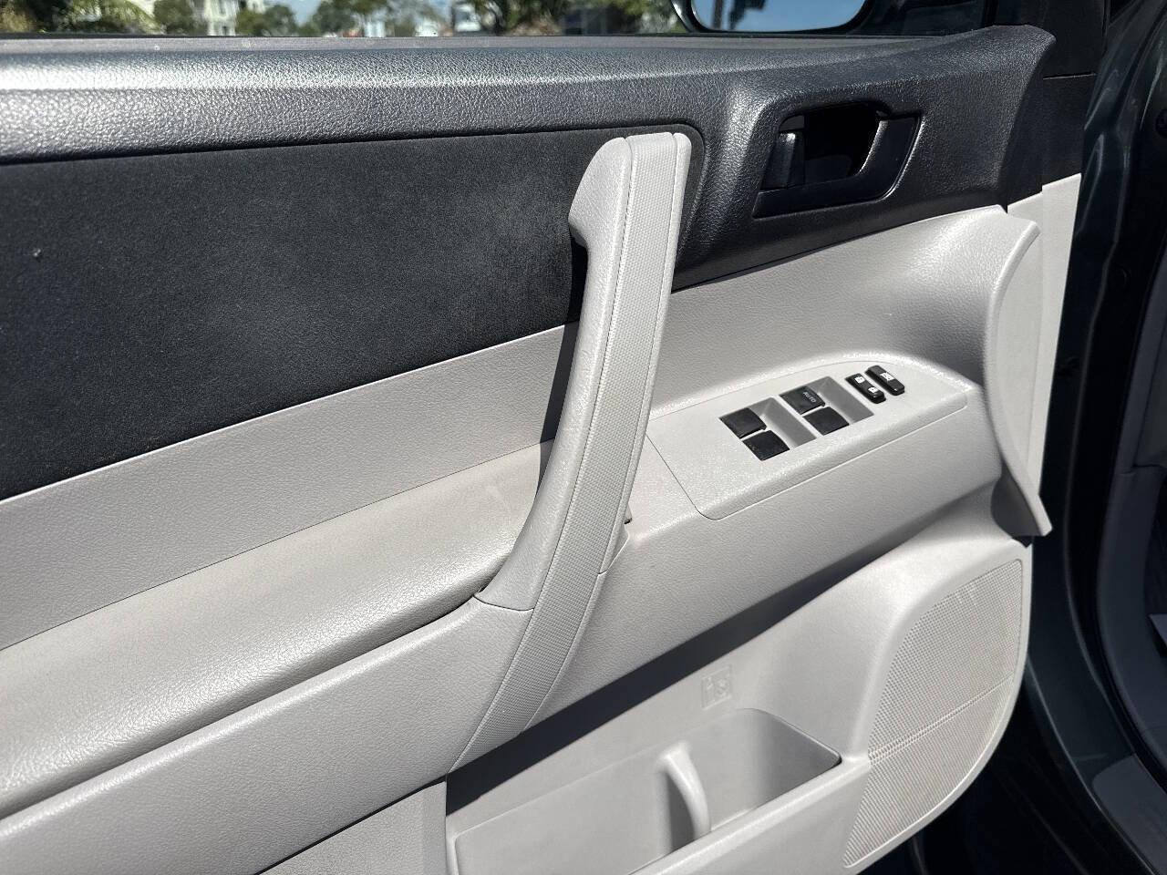 Used 2010 Toyota Highlander 2WD image 13