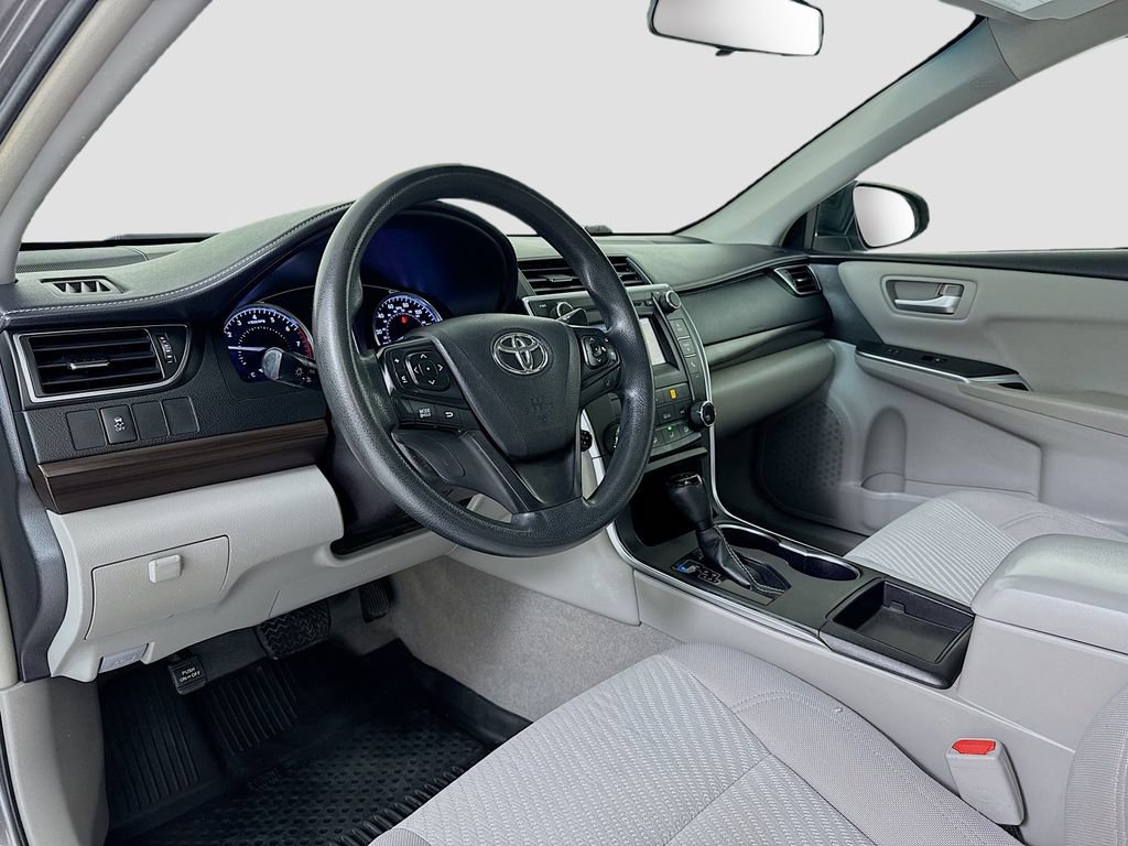 Used 2017 Toyota Camry LE image 10