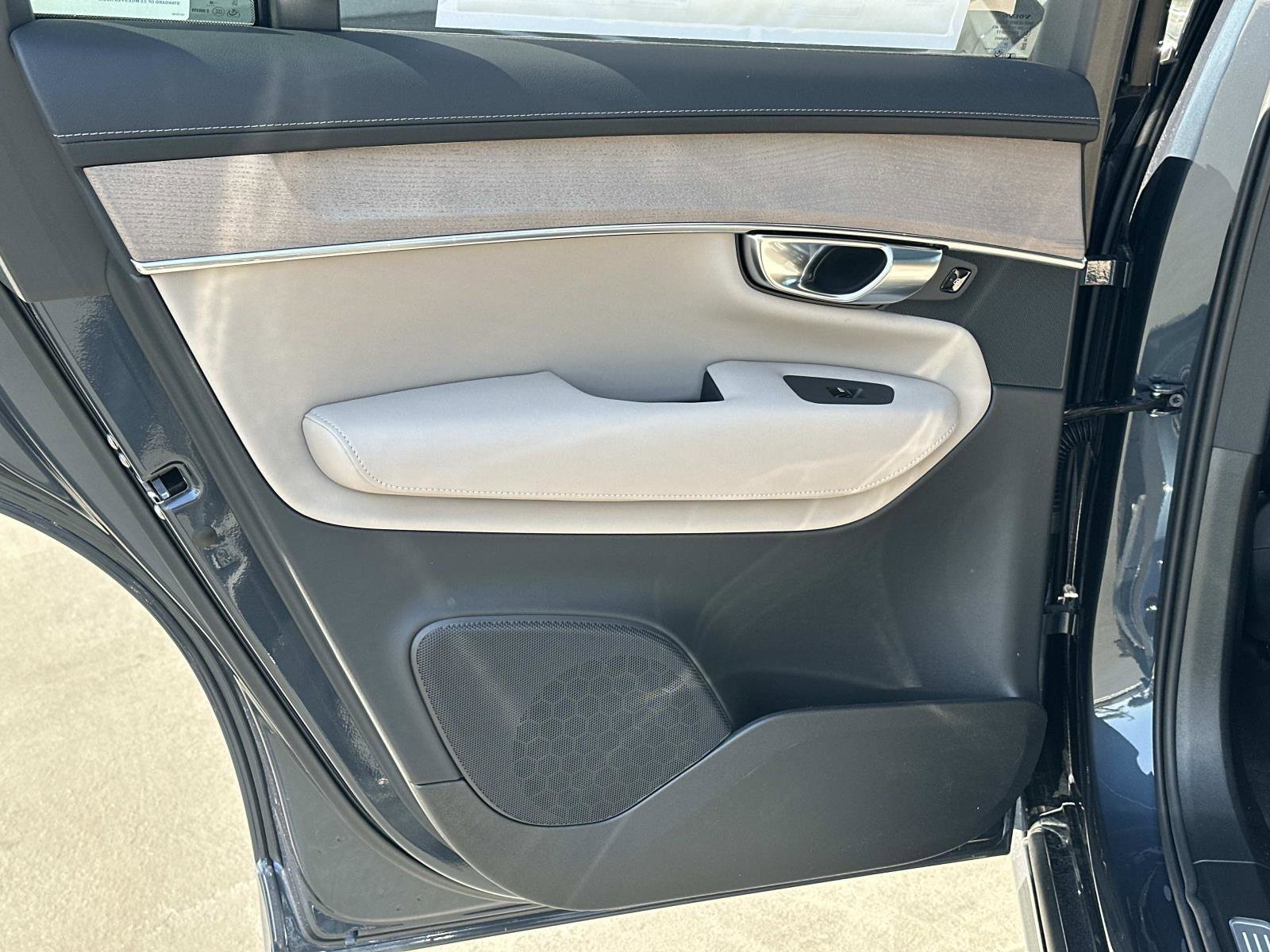New 2026 Volvo XC90 T8 Plus image 16