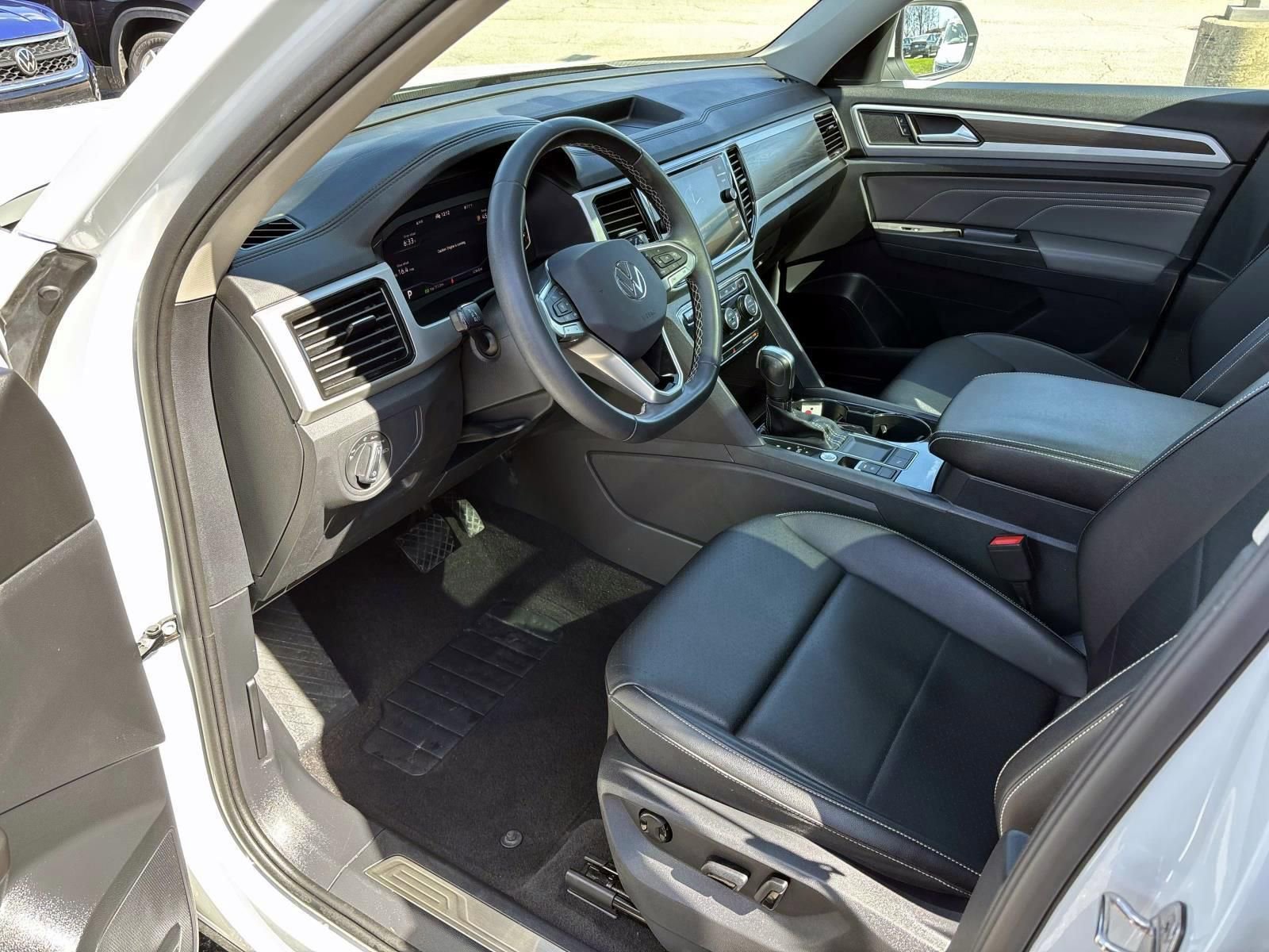 Used 2023 Volkswagen Atlas SE w/ Panoramic Sunroof Package image 24