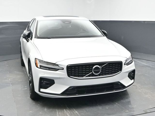 Used 2025 Volvo S60 B5 Core image 2