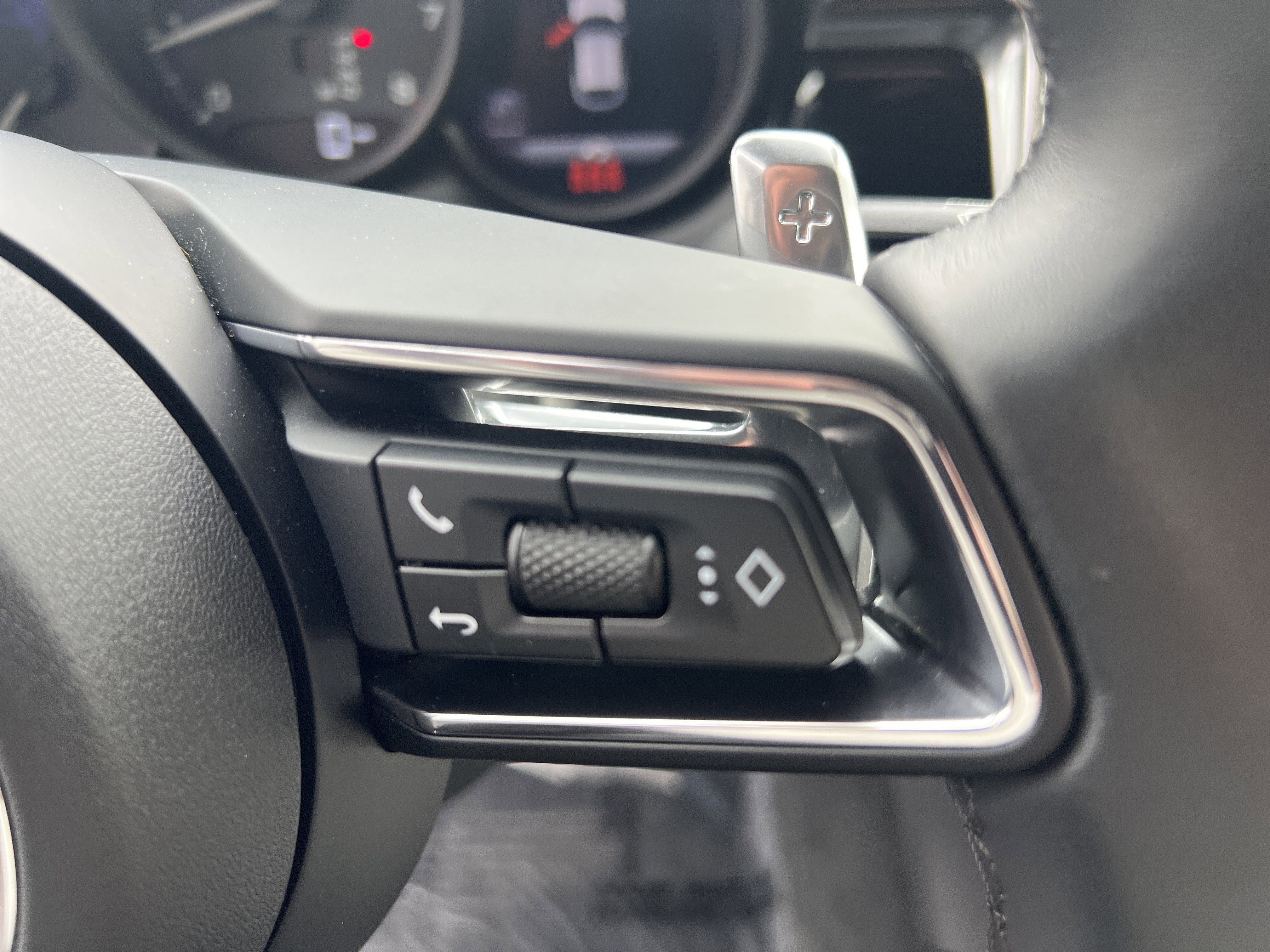 Used 2024 Porsche Macan image 13