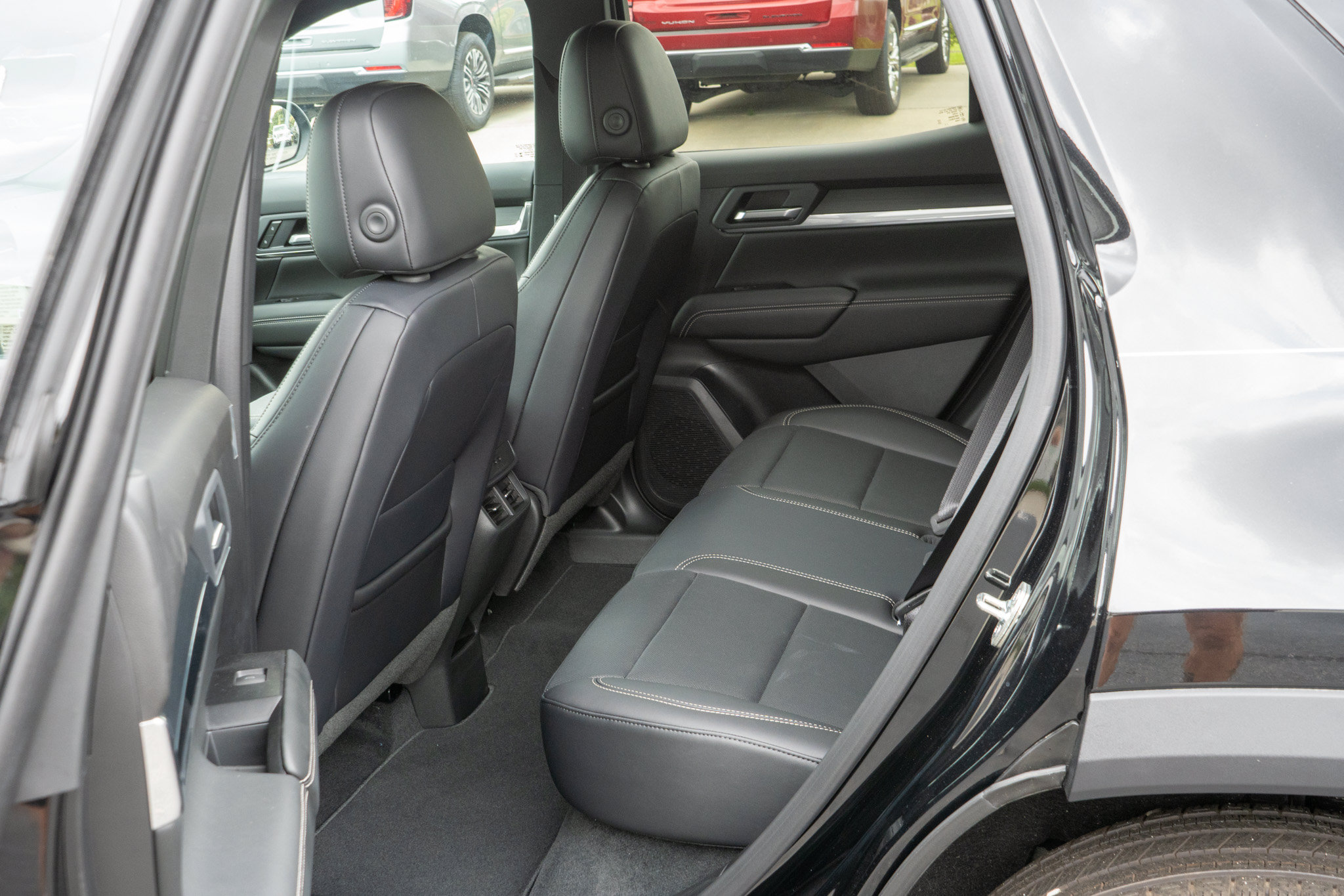 New 2027 GMC Terrain Elevation w/ Elevation Premium Package FWD image 30