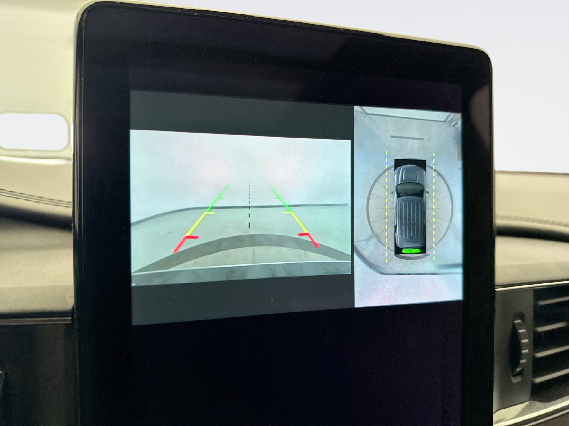 Used 2023 Ford Explorer Platinum w/ Premium Technology Package image 15